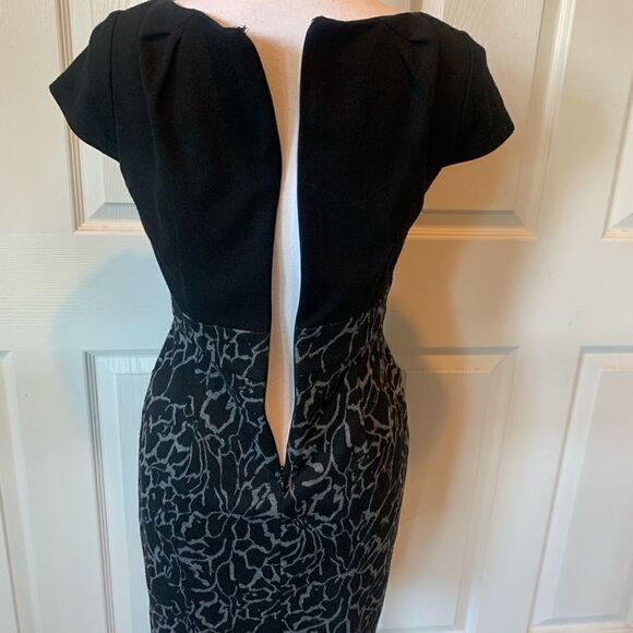 Adrianna Papell Cap Sleeve Marble Pattern Dress - Picture 7 of 10